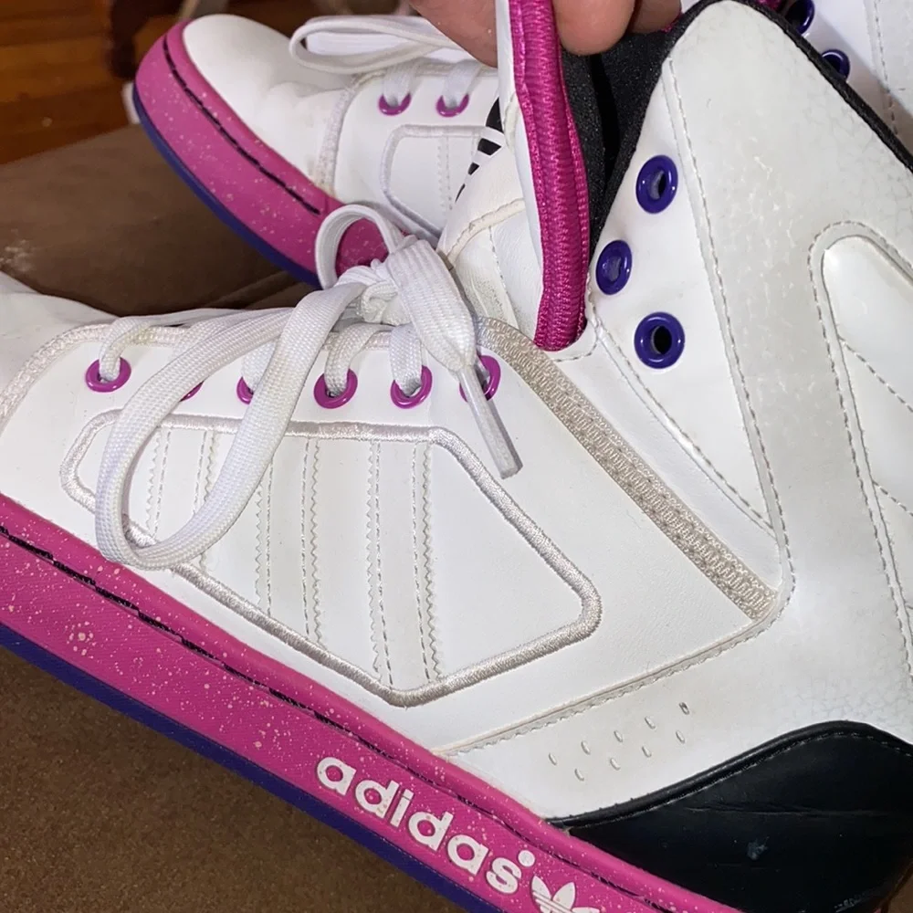 Adidas size men’s 9 in a 9/10 shape ! Men or women can wear them. - Picture 13 of 13